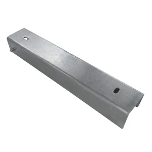 Profilo a C collegamento supporto per zoccolatura 300x50 zincato