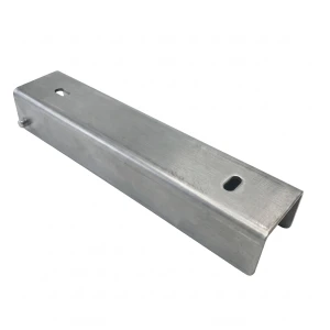 Profilo C connettore staffa per zoccolo 250x50 zincato