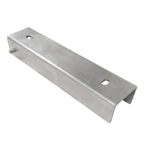 Elemento a C per collegamento zoccolo 250x55 zincato