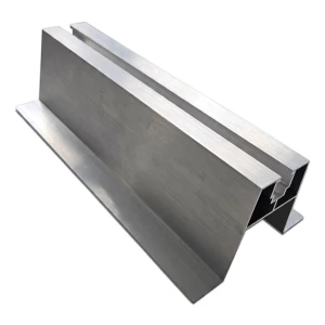 Staffa trapezoidale inclinata con guarnizione EPDM H63 L330 – adattatore per tetto fotovoltaico in alluminio