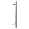 Maniglia per porta unilaterale rotonda 32×800 mm – acciaio inox AISI 304, satinato, fissaggio 45° 000-723 (1)